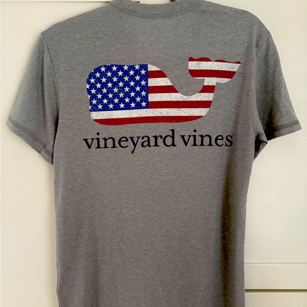 Vineyard Vines men’s dunes tee shirt